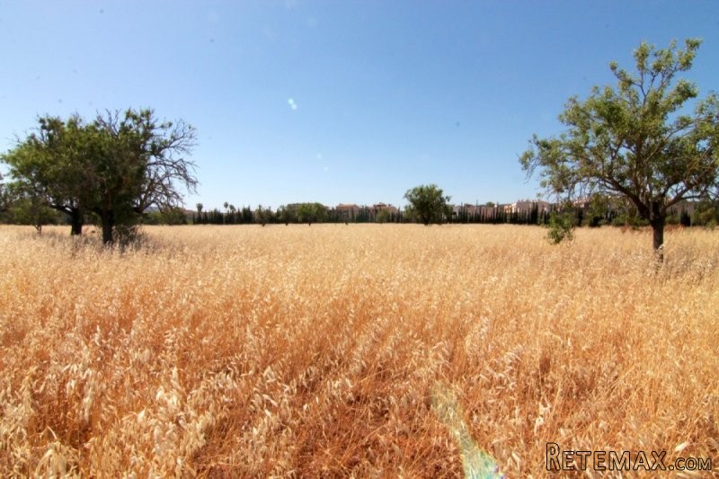 Building plot with nice mountain views..