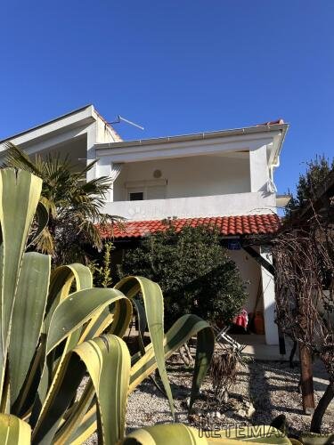 PRODAJE SE DVOJNA KUĆA U SABUNIKAMA SA 3 APARTMANA