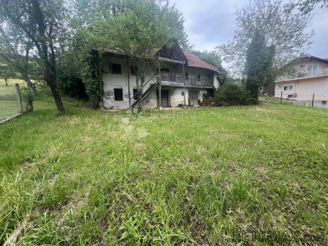 Građevinsko zemljište 1.600 m2 sa starom kućom za rušenje - - 2