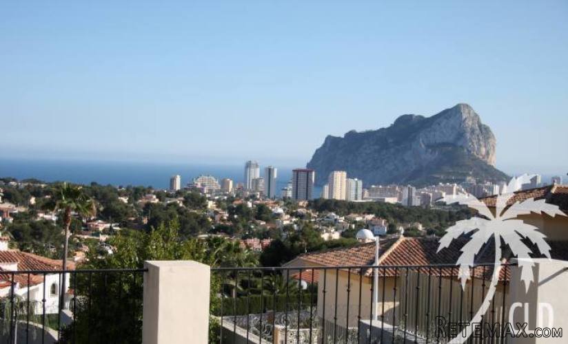 Spacious villa built in 2012 with a living area of 300 m2.. - 2