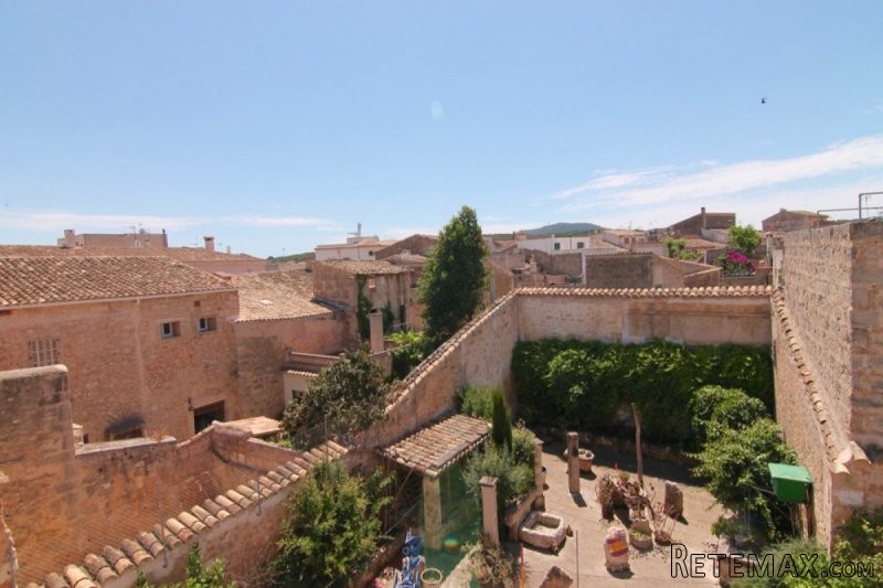 Historical old town palace in need of..