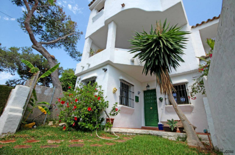 2 bedroom town house for sale