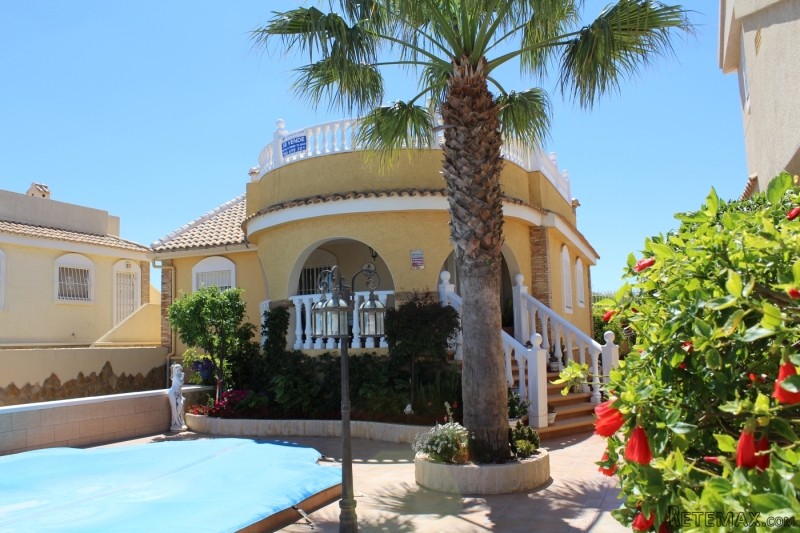 4 Bedrooms - Villa - Alicante - For Sale
