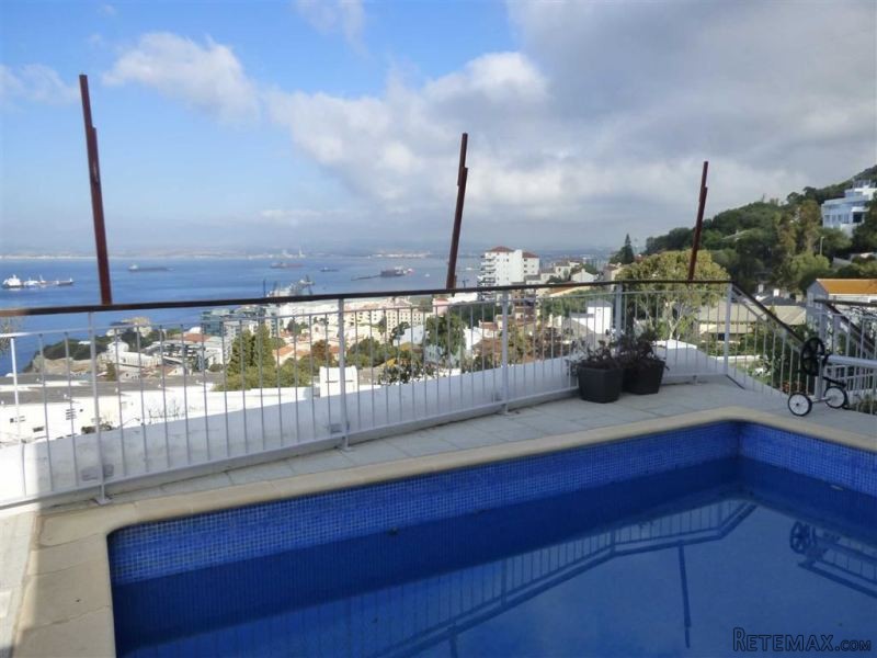 3 bed apartment in Cliftons