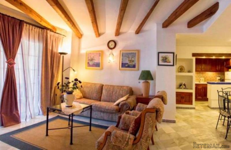 3 Bedroom 2 Bathroom Apartment In..