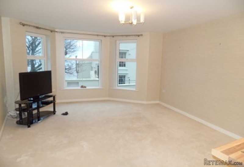 Apartment 42, Queens Pier Apartments.. - 2
