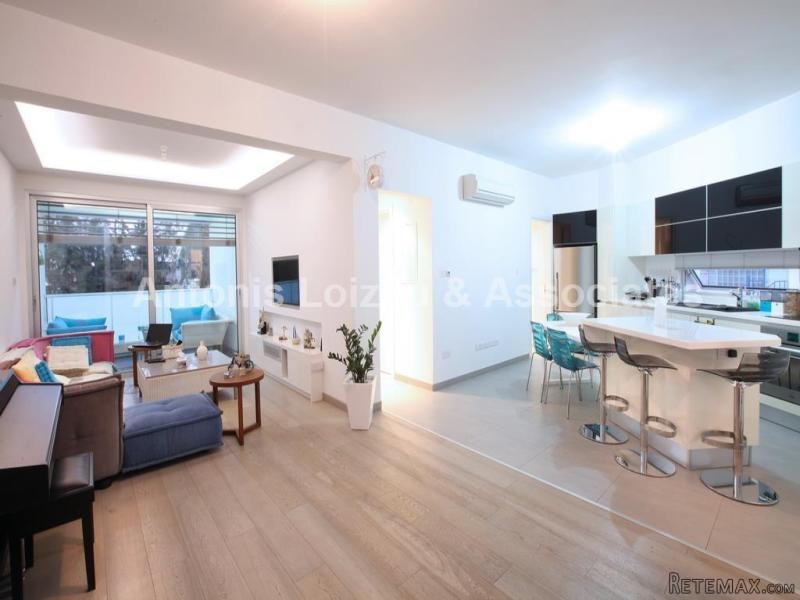 2 Bedroom Apartment in Agioi Omologites
