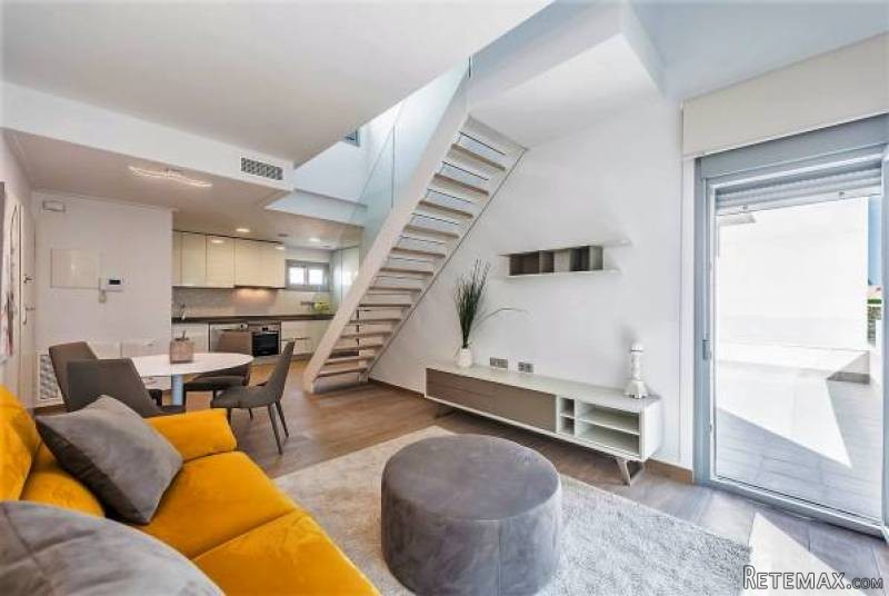 3 Bedroom 3 Bathroom Townhouse In..