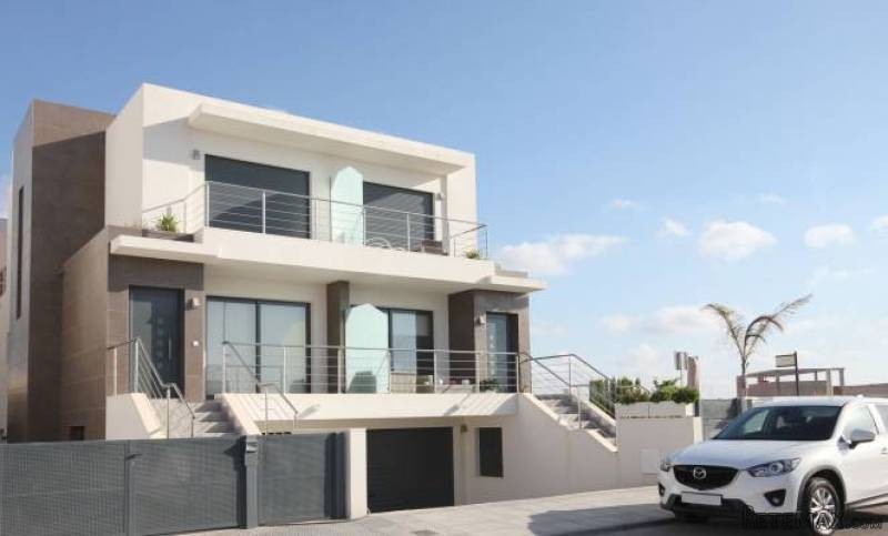 3 Bedroom 3 Bathroom Townhouse In..