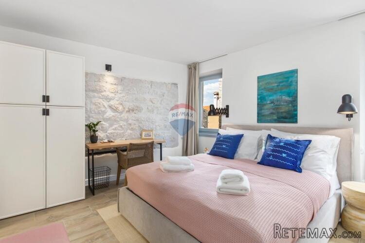 Istra- Rovinj- obnovljena kamena kuća sa 6 soba! INVESTICIJS - 2