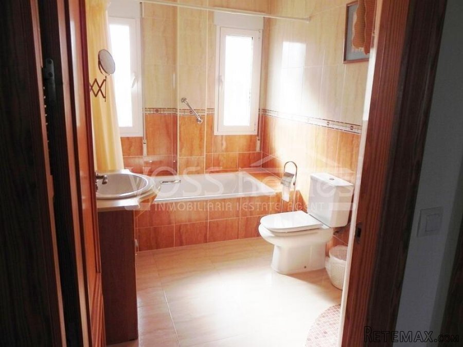 A very impressive, licenced, ready to go B&B with self.. - 13