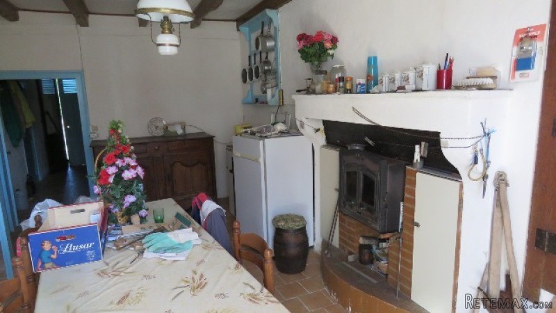 Farm cottages + barns + 7 acres. - 2