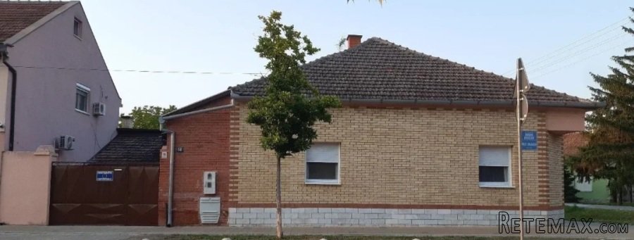 Prodajem kucu u Beceju