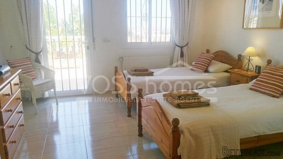 A very impressive, licenced, ready to go B&B with self.. - 15