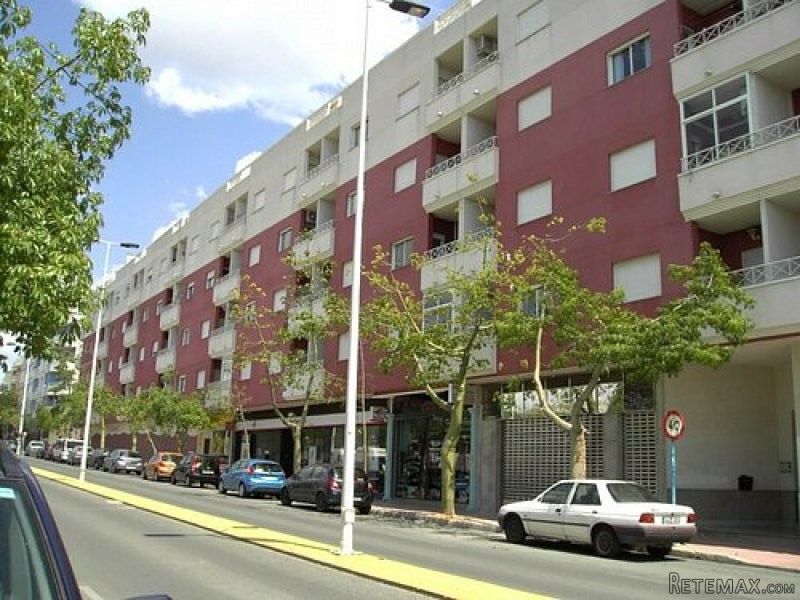 2 BED APARTMENT WITH POOL AND GARAGE