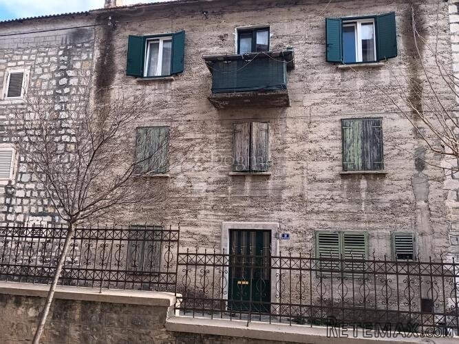 Kuća za adaptaciju Kaštel Lukšić