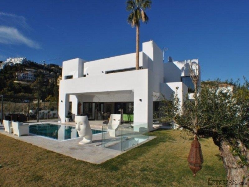 4 Bedroom Villa For Sale Situated In La..