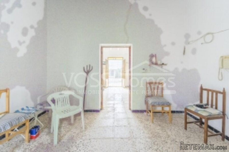 Large semi detached country property with approx 9,318m2.. - 20