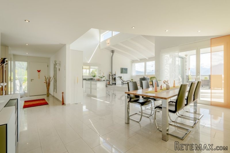 LIVING WITH FANTASTIC VIEW AND UNIQUE..