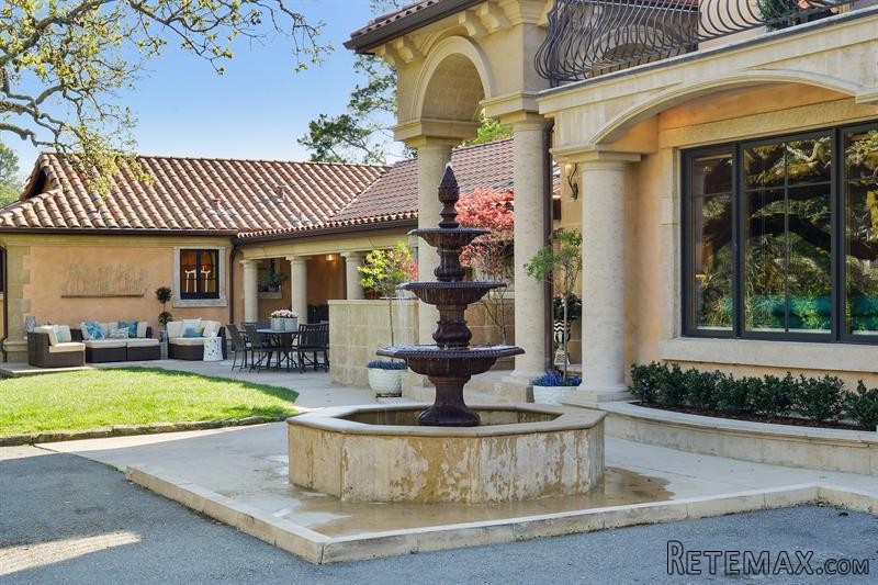 6 bedroom House For Sale: Deer Hollow.. - 2