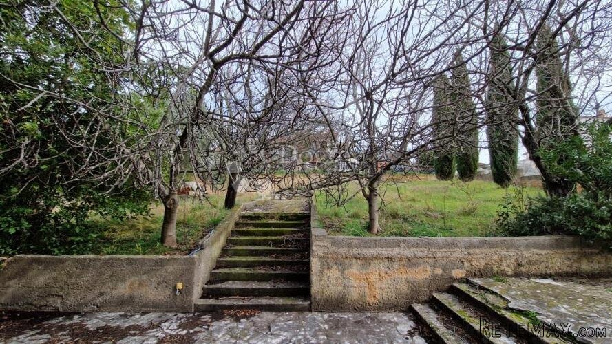 Kuća u Pješčanoj uvali s građevinskim zemljištem - 2