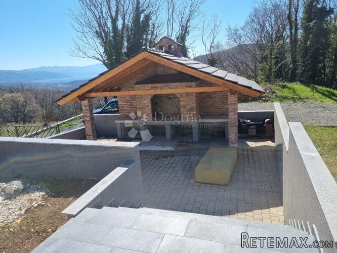 Renovirana kuća s bazenom i velikim dvorištem - 2