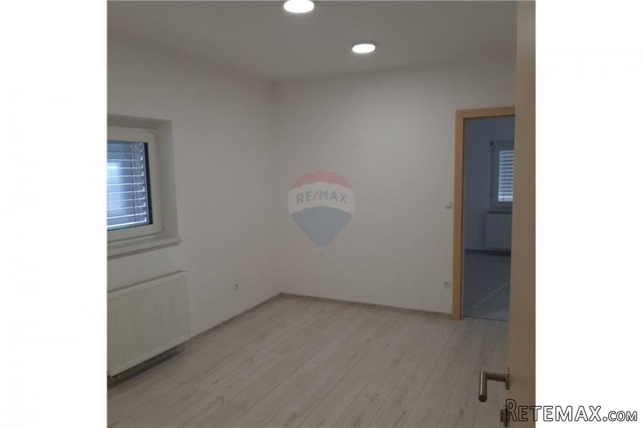Uredski poslovni prostor u Trnovcu; 182 m2 - 22