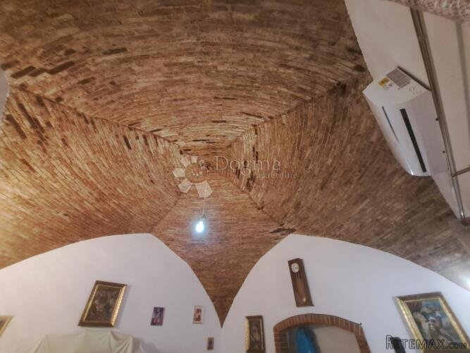 Mali Lošinj - starina blizu luke - 3