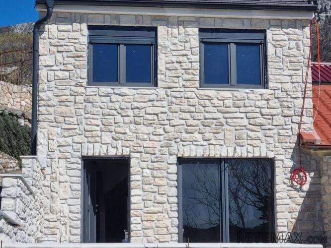 Renovirana kuća s bazenom i velikim dvorištem - 3