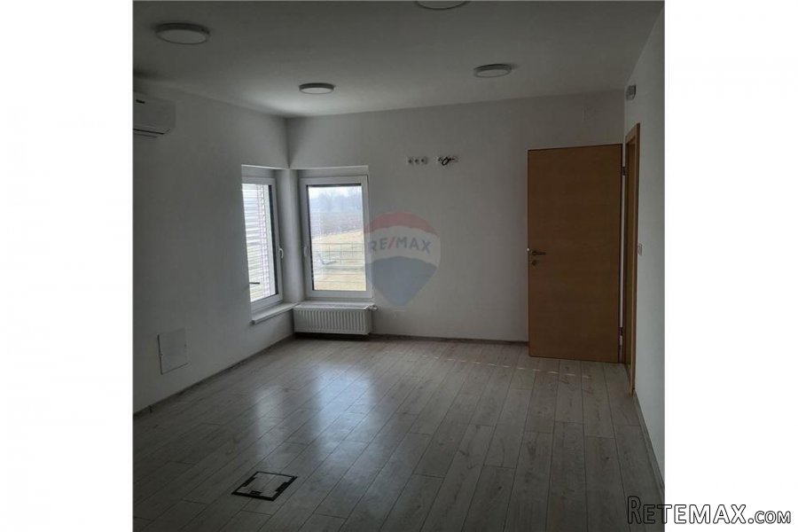Uredski poslovni prostor u Trnovcu; 182 m2 - 23