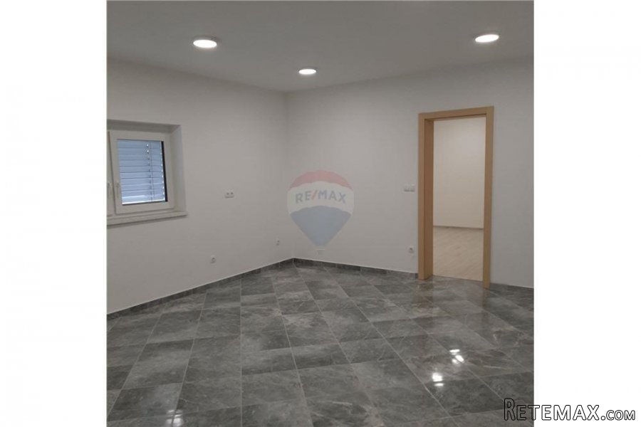 Uredski poslovni prostor u Trnovcu; 182 m2 - 24