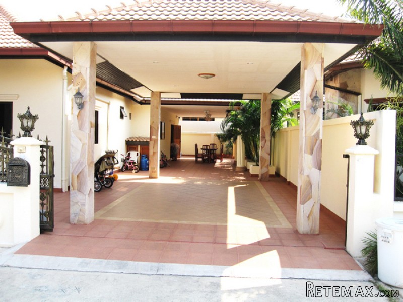 Gorgeous 3 Bedroom house with private..