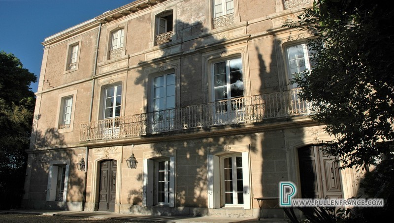 Majestic Mansion With Parkland In..