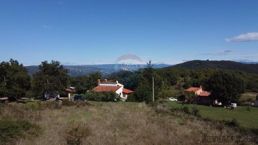 Istra, Motovun okolica-građevinsko zemljište s građevinskom