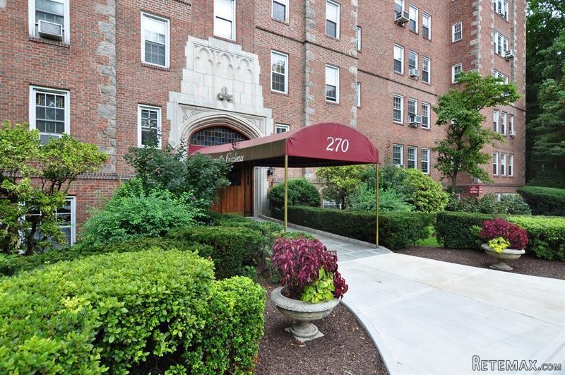 2 bedroom Commercial Property For Sale:..