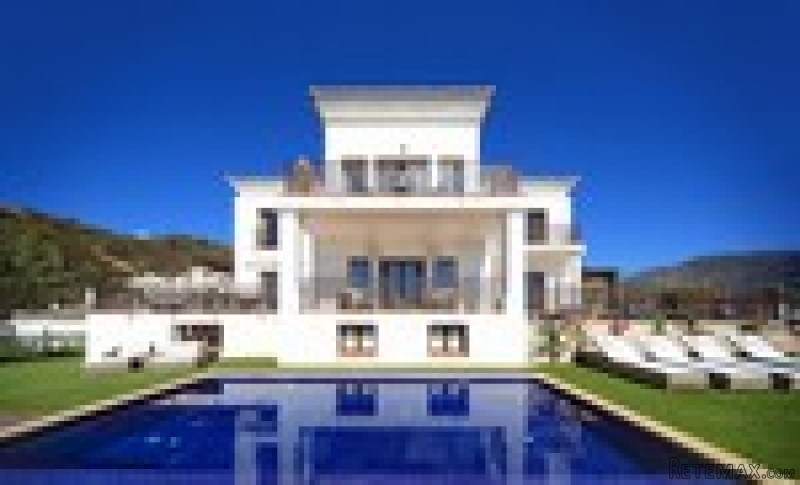 4 Bedrooms - Villa - Malaga - For Sale
