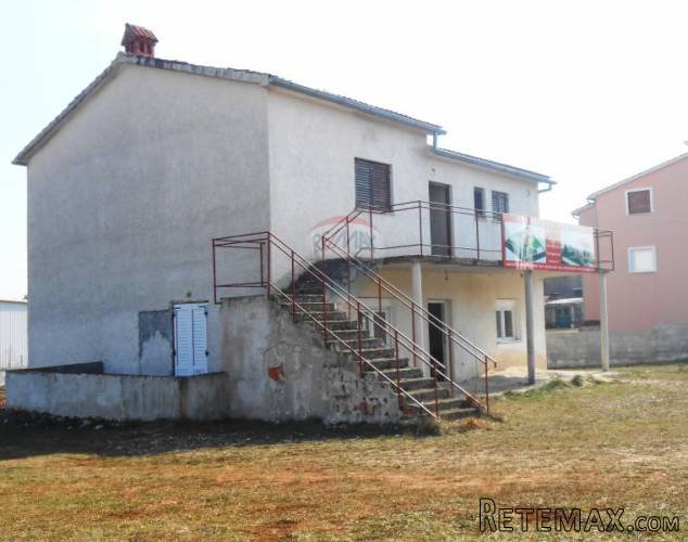 Istra, okolica Rovinja, nedovršena kuća na velikoj okućnici - 2