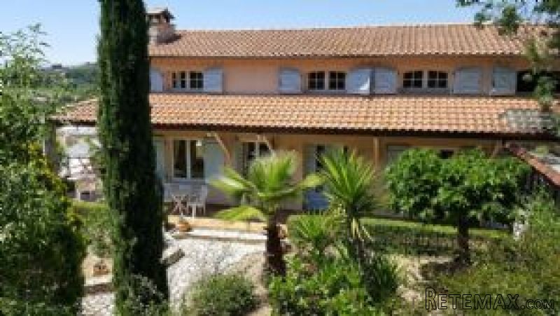 Maison de caractere renovee de 200 m2.. - 2