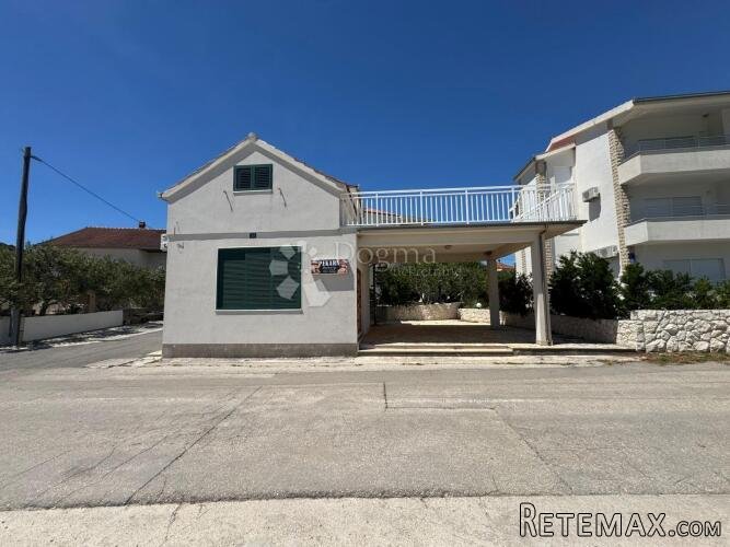 KUĆA S 3 APARTMANA I POSLOVNIM PROSTOROM VINIŠĆE - 2
