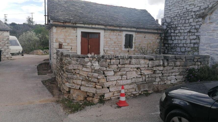PRILIKA! Stara kamena kuća u Krč Dolcu kraj Primoštena - 2