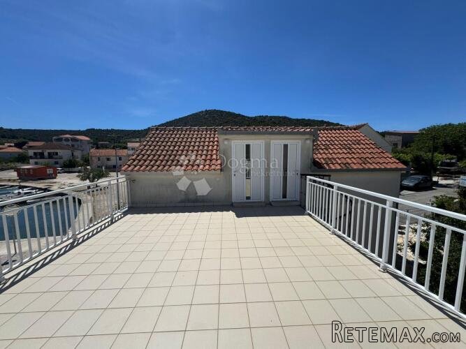 KUĆA S 3 APARTMANA I POSLOVNIM PROSTOROM VINIŠĆE - 3