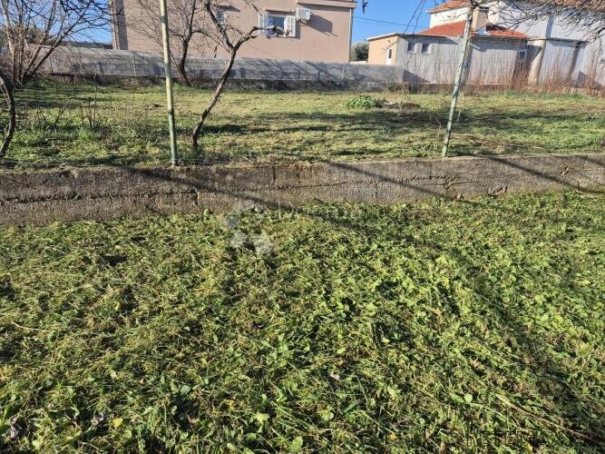 Kuća za adaptaciju u Sikovu – velika okućnica i odličan inve