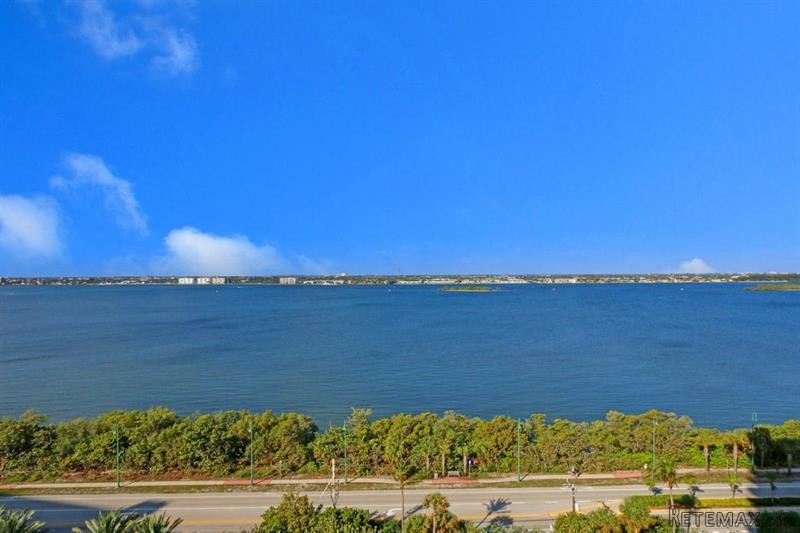 2 bedroom Residence For Sale: Singer..