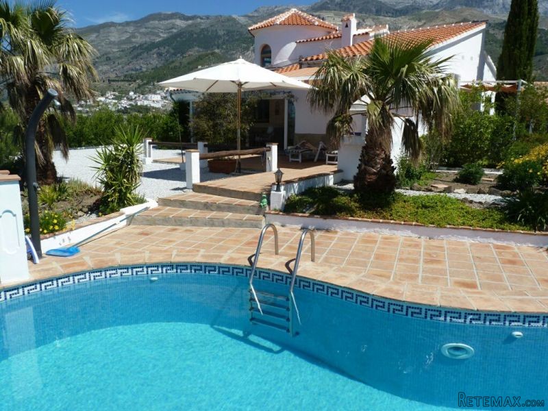 Villa for Sale in Canillas De Aceituno..