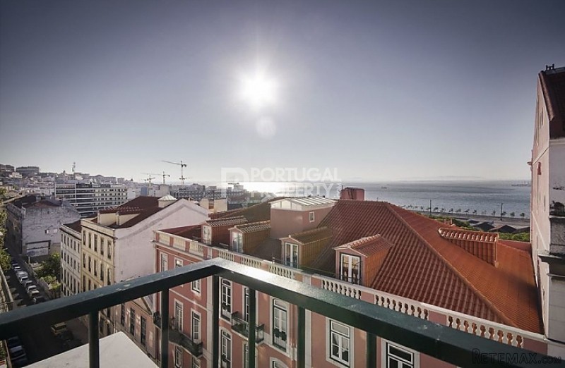 4 Bed Stunning Apartment in Estrela..