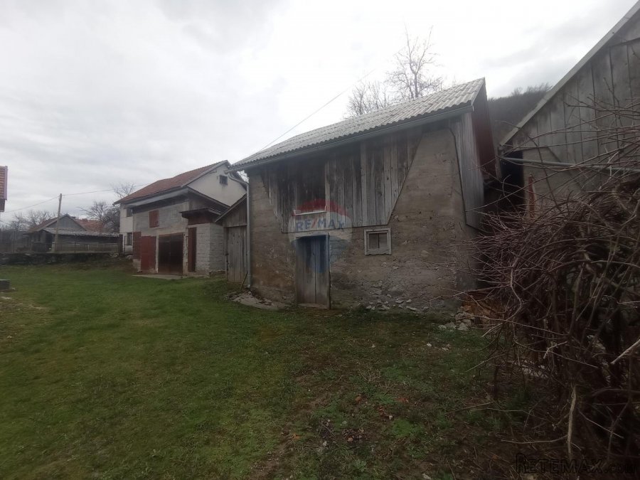 Lika,Drežnica,dvojna kuća sa zemljištem 25200 m2 - 8