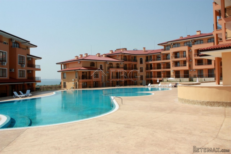 3-bedroom apartment with POOL & SEA..