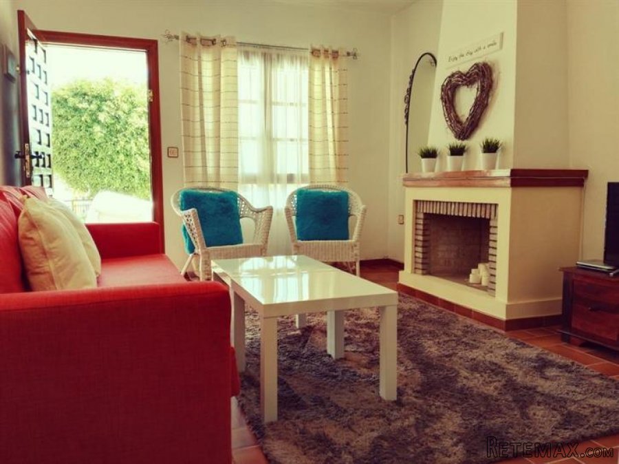 Refurbished bungalow in an urbanisation with communal..