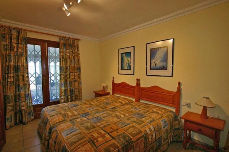 5 Bedrooms - Villa - For Sale - 2