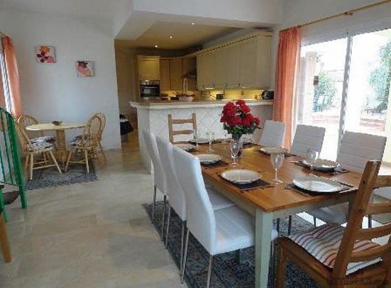 Bright 6 bedroom villa Cerros del Aguila